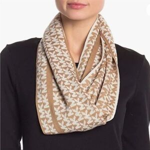 Michael Kors Geometric Tan and Cream Scarf